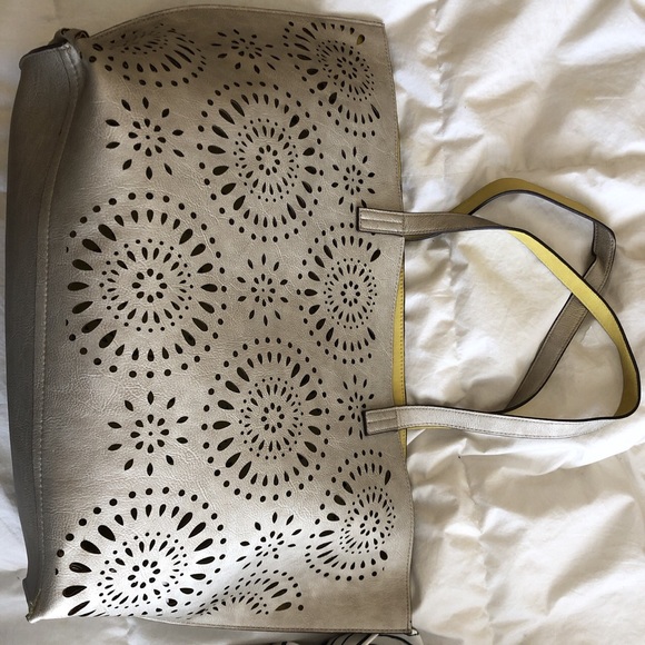 Large reversible yellow and silver tote - Picture 4 of 5